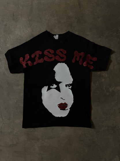 KISS ME TEE